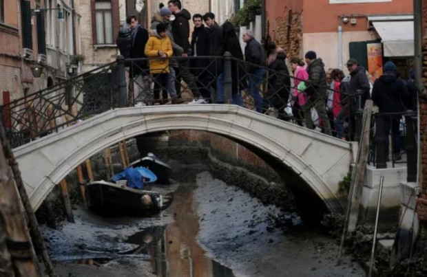 Каналите на Венеция почти пресъхнаха Нивото на водата е изключително ниско