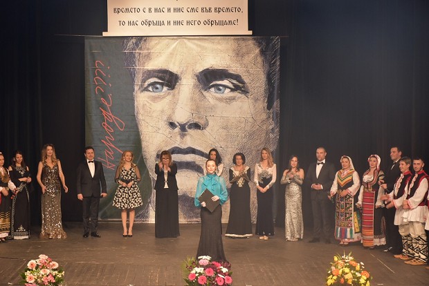 Спектакълът за Левски "Огърлица на безсмъртието" спечели сърцата на публиката в Ловеч