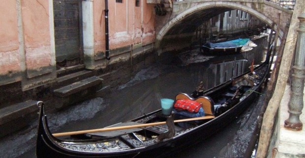 Суша обхвана Венеция и на много места каналите по време