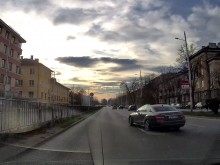 Питаме този нагъл шофьор: Защо го направи, по-далече ли стигна, или по-бързо?
