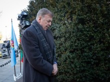 Наско Сираков се преклони пред паметника на Васил Левски
