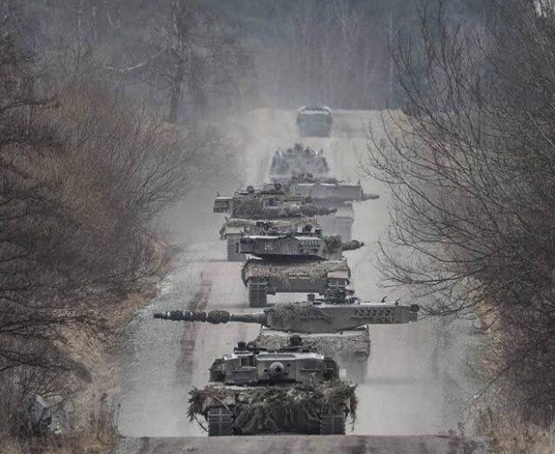 The Times: Украйна може да получи по-малко от една четвърт от обещаните от Запада танкове