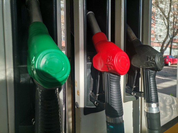 Около 2.50 лв./л е средната цена на бензина в Бургас