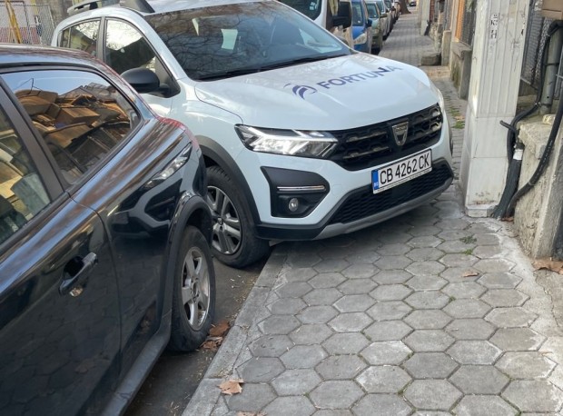 TD Сигнал за нагло паркиране бе изпратен на редкационната поща на Plovdiv24 bg