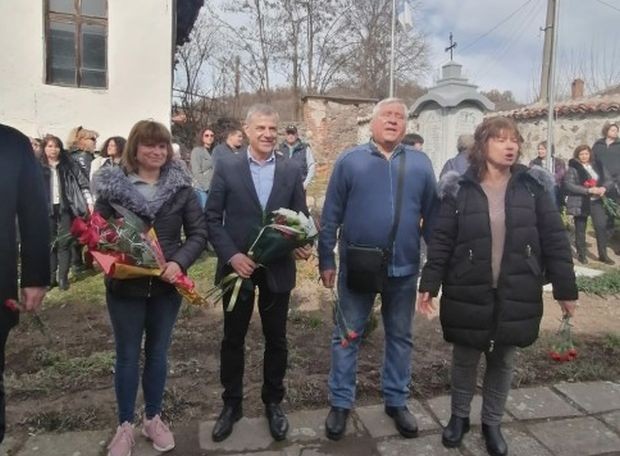 Областният управител на Хасково откри паметна плоча на Васил Левски в село Гарваново