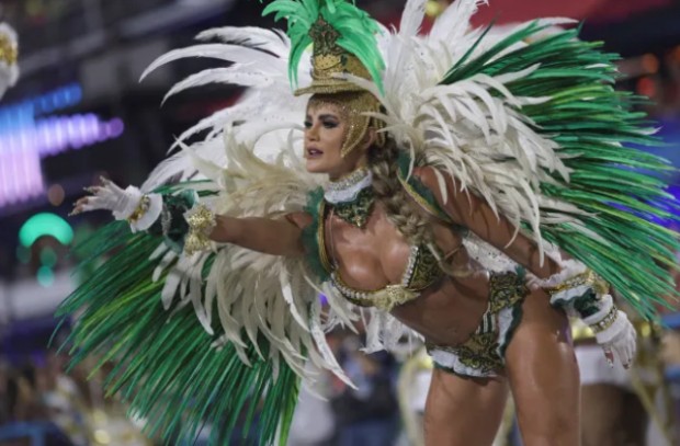 Цветове музика живот Емблематичният карнавал в Рио де Жанейро се