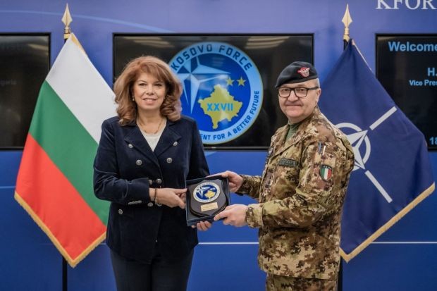 Илияна Йотова се срещна с българския военен контингент в Косово