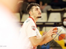Борислав Младенов с 21 точки при победа на Виртус Имола