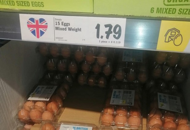 Снимка на която се вижда цената на яйцата във Великобритания