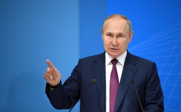Путин обеща да защити децата в Русия от "информационните атаки на Запада, от деградацията и израждането"