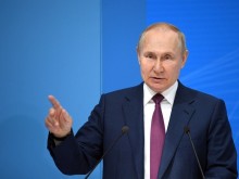 Путин обеща да защити децата в Русия от "информационните атаки на Запада, от деградацията и израждането"