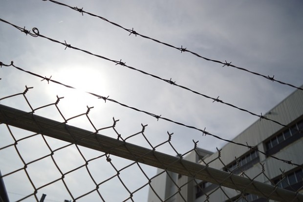 Надзирател от затвора във Варна е открит с огнестрелна рана в главата