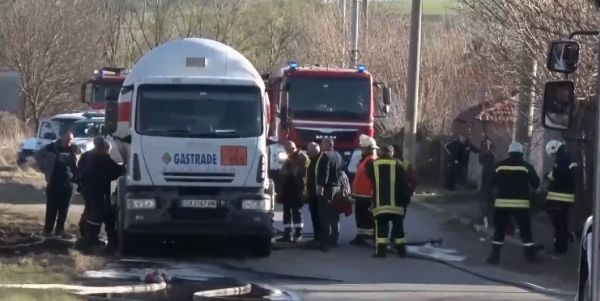 Евакуация в димитровградското село Горски извор след като цистерна с