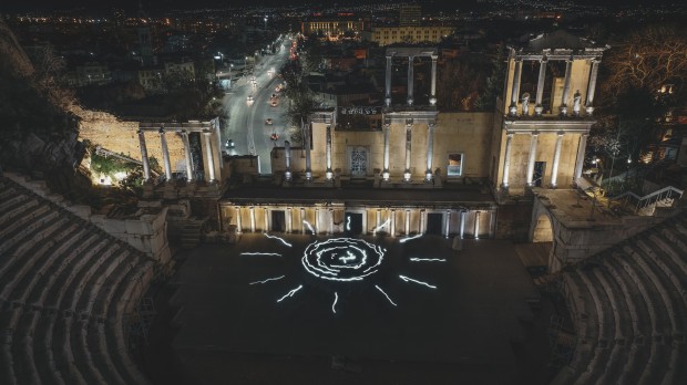 "Грийнпийс" със светлинна акция на Античния театър в Пловдив