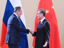 Лавров и Ван И ще обсъдят мирния план на Китай за Украйна