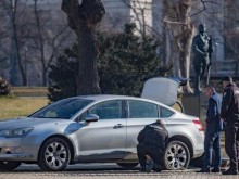 Пловдивчанин спука гума на жълтите павета, жандармеристи помагат