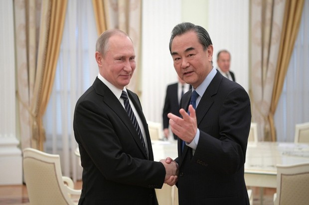 Путин и Ван И: Отношенията между Китай и Русия издържат на натиска на Запада