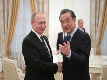 Путин и Ван И: Отношенията между Китай и Русия издържат на натиска на Запада