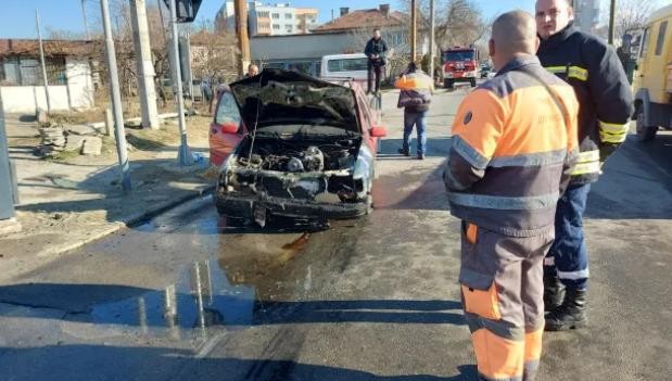 </TD
>Кола се е самозапалила на жп прелеза в благоевградския квартал