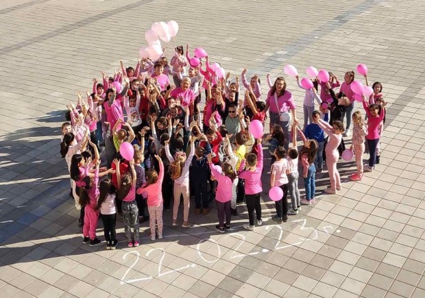 Ден на розовата фланелка в Ловеч: Доброто започва от нас
