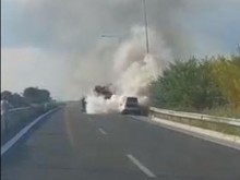 Автомобил горя на пътя Симитли - Разлог