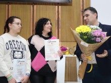 Наградиха победителите в Националния конкурс "Наследници на Дечко Узунов"