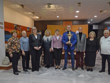 Кметът Иван Портних получи златната купа от Спартакиадата на учителите