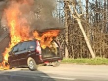 Кола се запали в движение на входа на Велико Търново