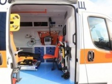 Работник е в болница след падане от покрив в Разградско