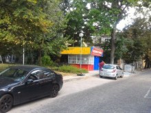 Бивша бензиностанция на 100 метра от Главната става търговски център?