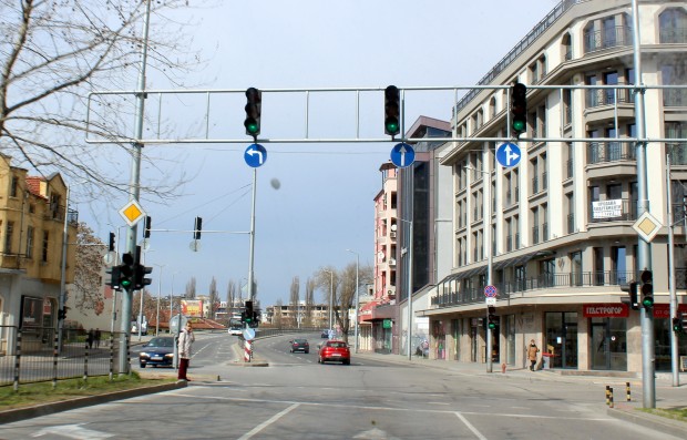 TD Стрелката само за ляв завой на кръстовището на бул Руски
