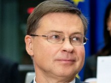 Домбровскис: Неблагоприятни обстоятелства водят до забавяне на присъединяването на България към Еврозоната