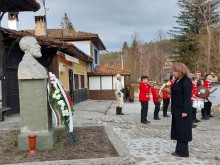 Илияна Йотова чества в Копривщица 200 години от рождението на Найден Геров