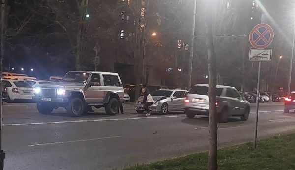 TD Джип и Мерцедес са се ударили на кръстовището на бул Христо