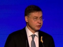 Домбровскис: Еврото е скалата в ЕС, то носи стабилност и сближава държавите