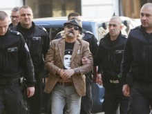 С пура в уста и с тениска на Че Гевара: Лидер от "Килърите" с демонстративно търсене на провокация