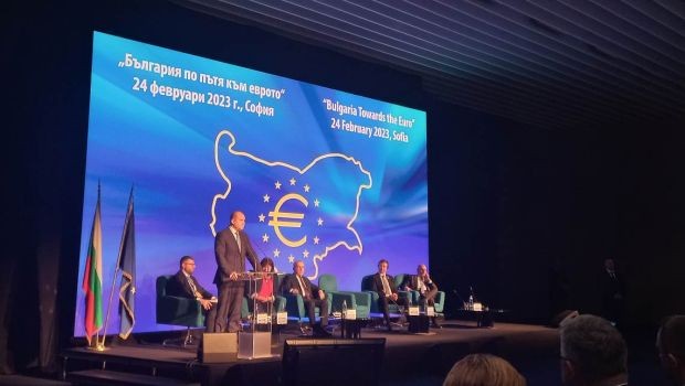 Румен Радев: Целта на присъединяването ни към еврозоната е българите да живеят по-добре