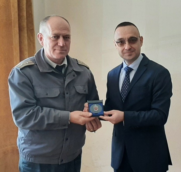 Началникът на пожарната в Мадан е награден с "Почетен знак" на МВР