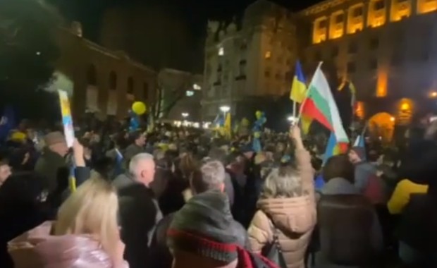 Десетки се включиха в шествие в подкрепа на Украйна в София