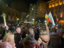Десетки се включиха в шествие в подкрепа на Украйна в София