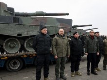 Денис Шмигал показа първите "Леопарди" в Украйна