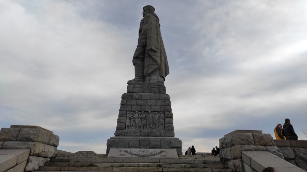 TD За незабавно премахване на плочата на Паметника на Съветската