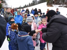 Деца и възрастни се включиха в "Зимно предизвиактелство" на ски писта "Картала"