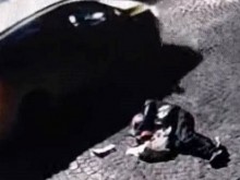 Бездушно подминават паднал на платното мъж в Пловдив