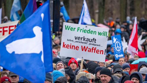 "Бунт за мир": Близо 10 000 души излязоха на протест в Берлин с искане за преговори с Русия
