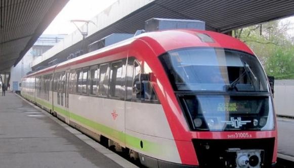Движението на влаковете от гарите в София е с нарушен