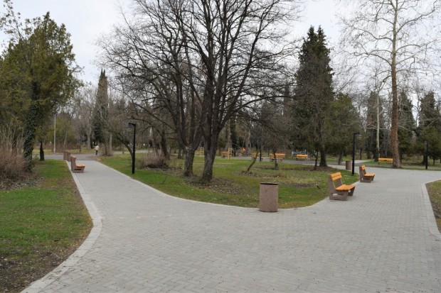 Ремонтираха голяма част от парк "Света Троица" в Бургас