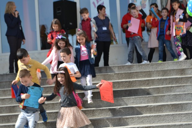 Първокласници от Пловдив отбелязват първите 100 дни училище