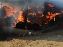 Пожар изпепели 1 500 бали слама в Кюстендил