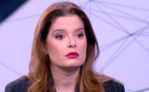 Сърчаджиева към баща на родителска среща: Здравейте, аз съм онази разпоретина